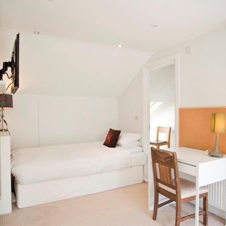 מלון לונדון Veeve House Tennyson Road Kilburn מראה חיצוני תמונה